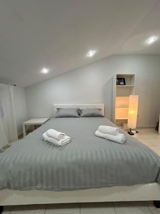 Riga'S Modern Attic Apartment Drama Bagian luar foto