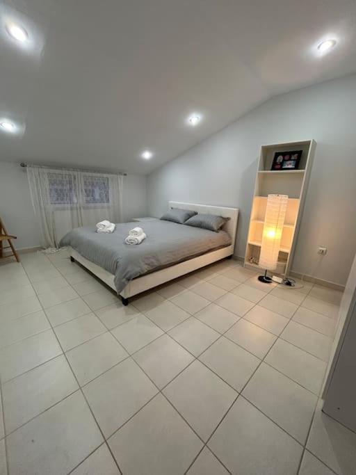 Riga'S Modern Attic Apartment Drama Bagian luar foto